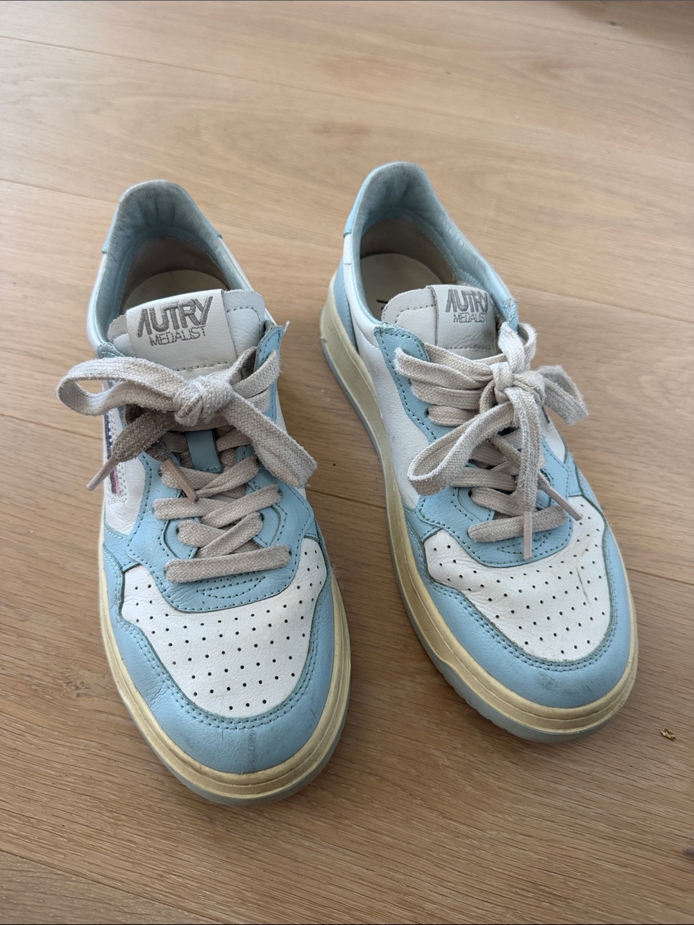 Autry Medalist Women's Light Blue and White Leather Sneakers
